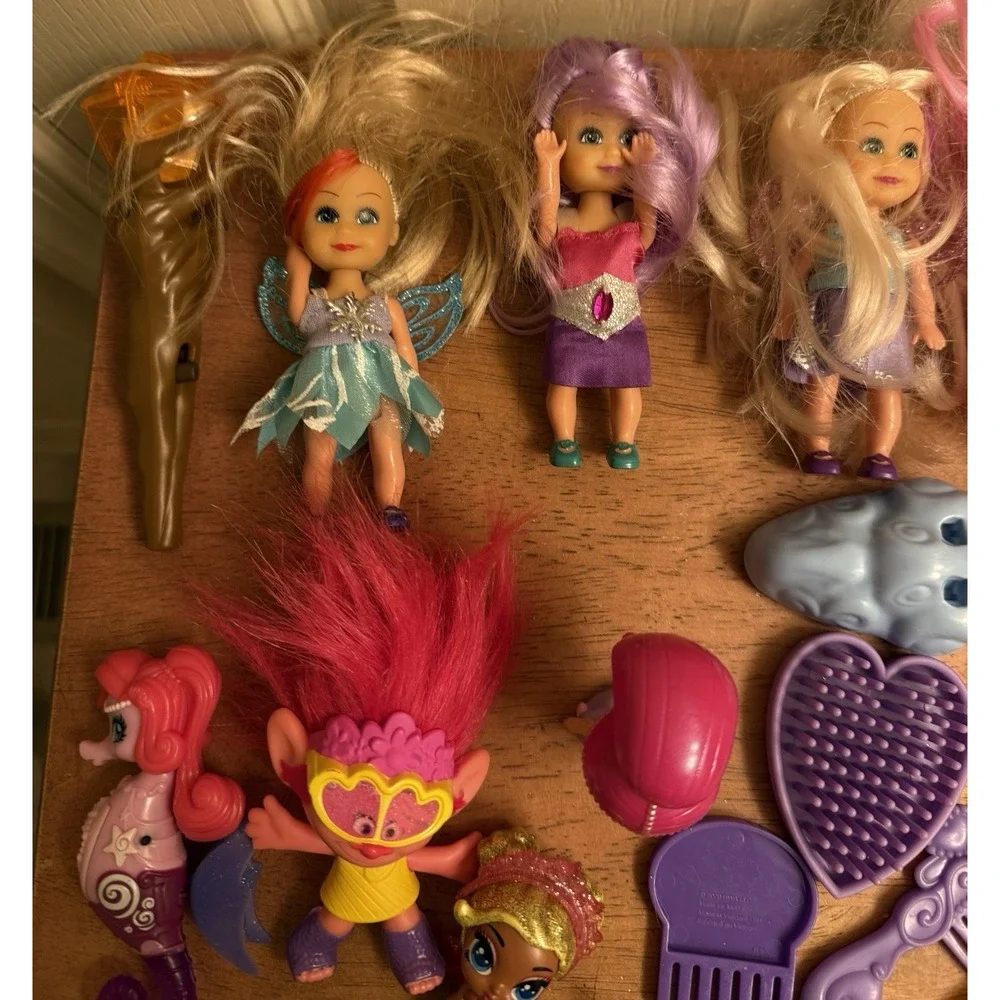 Lot Of‎ 35 Random Dolls/toys And Accessories.